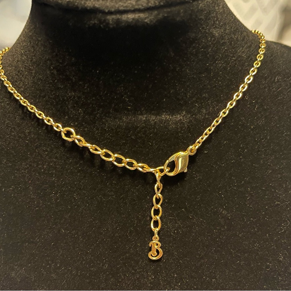 Elegant Burberry Gold Metal Necklace - Picture 3 of 3